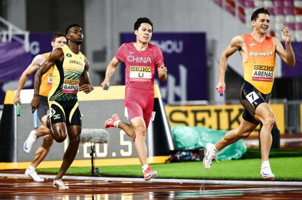 问鼎娱乐下载官网 马来西亚选手斩获山西垂直登高赛桂冠