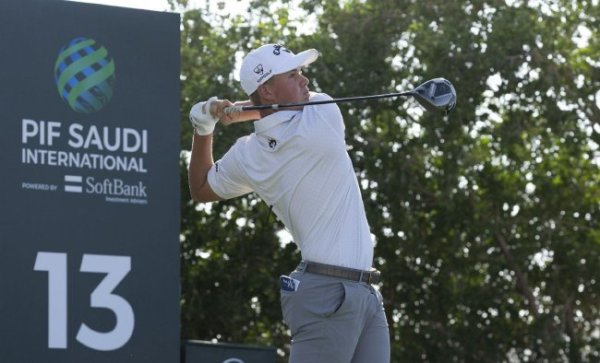 问鼎娱乐下载入口 萨拉特领跑亚巡沙特国际赛次轮 白政恺郑蕴和T49